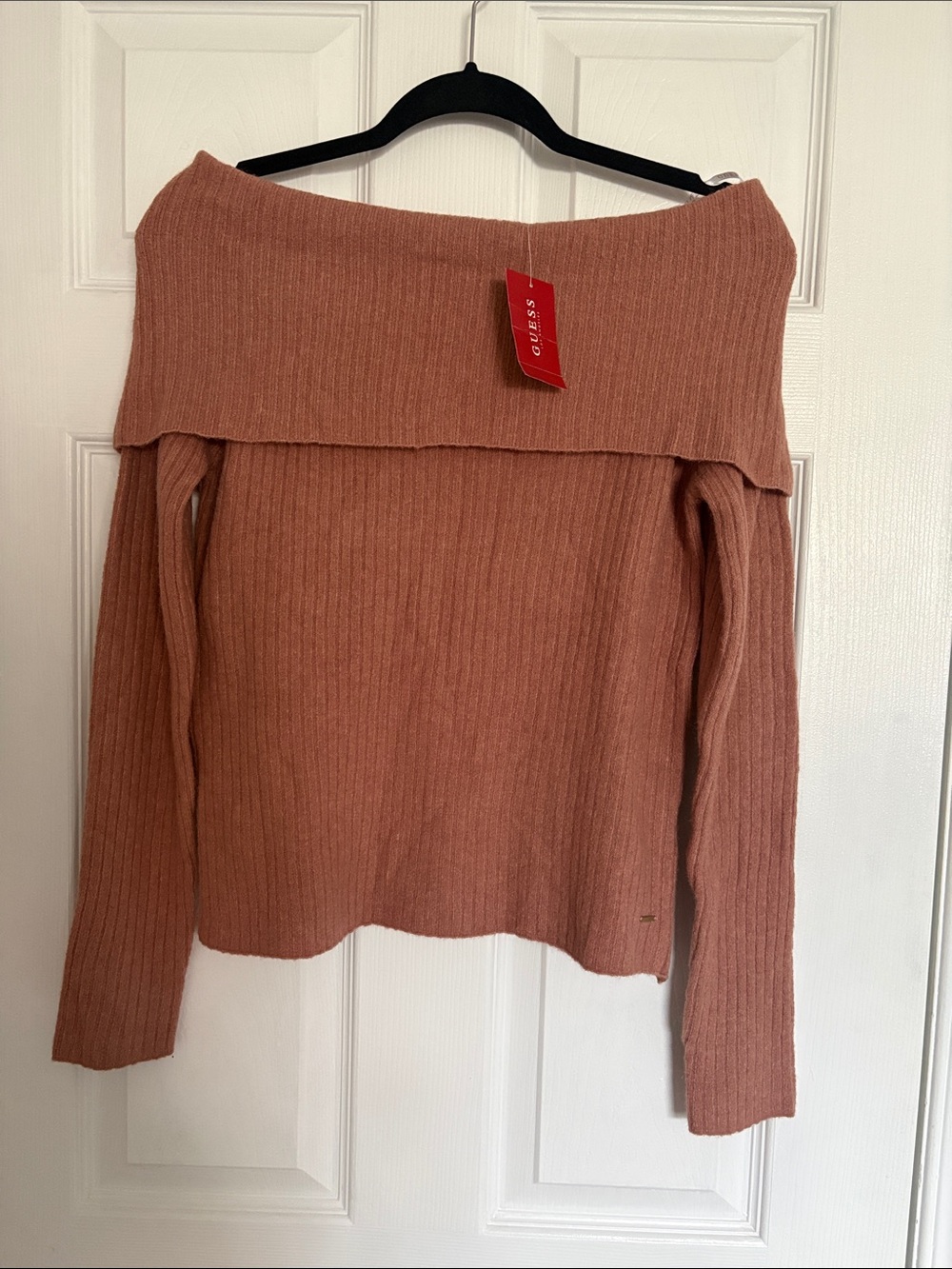 GUESS Kaida Ribbed Off-Shoulder Sweater in Roasted Chestnut - Large